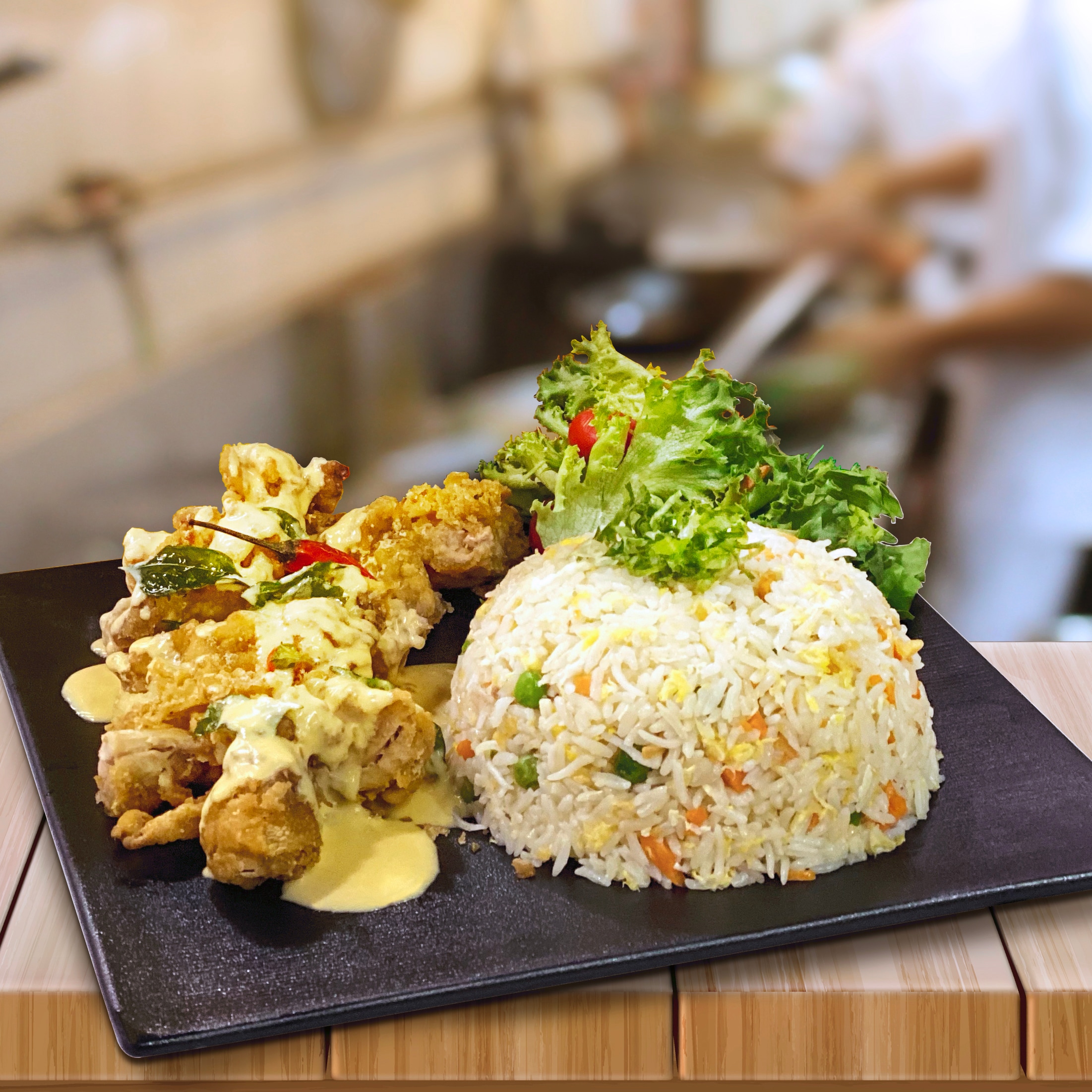Nasi Goreng dengan Chicken Chop Telur Masin Nasi Goreng dengan Chicken Chop Telur Masin
